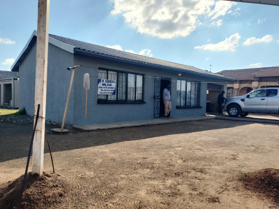 3 Bedroom Property for Sale in Sechaba Mahobeville Free State